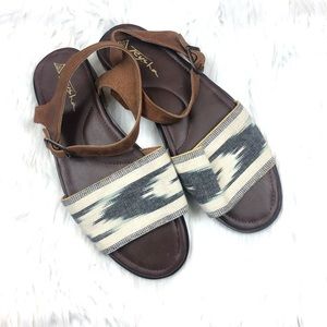 Teysha Womens Leather/Textile Sandals Sz 10